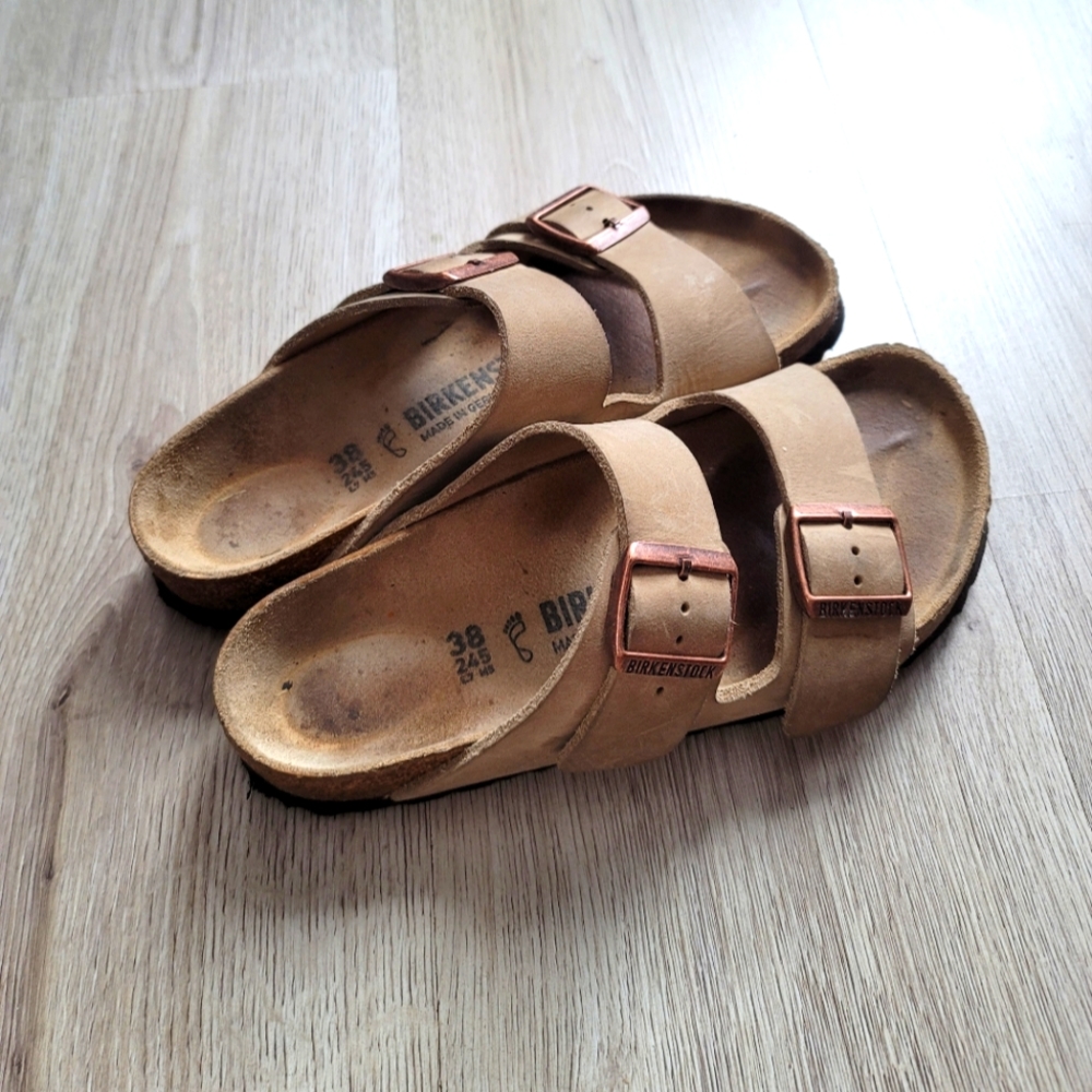 Birkenstock Arizona Oiled Leather Sandals in Tobacco Brown, Standard Footbed